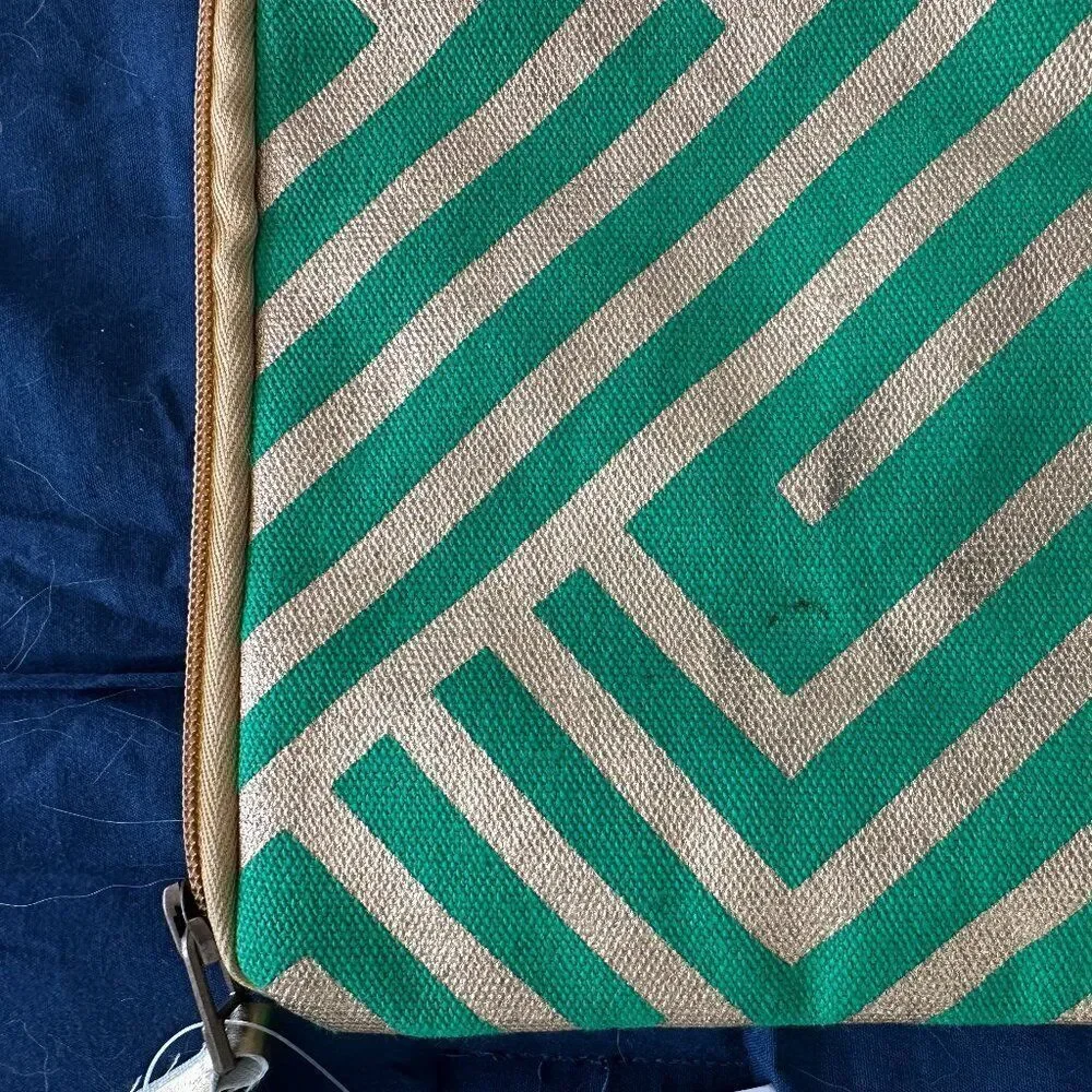 NWT Zipper Pouch
